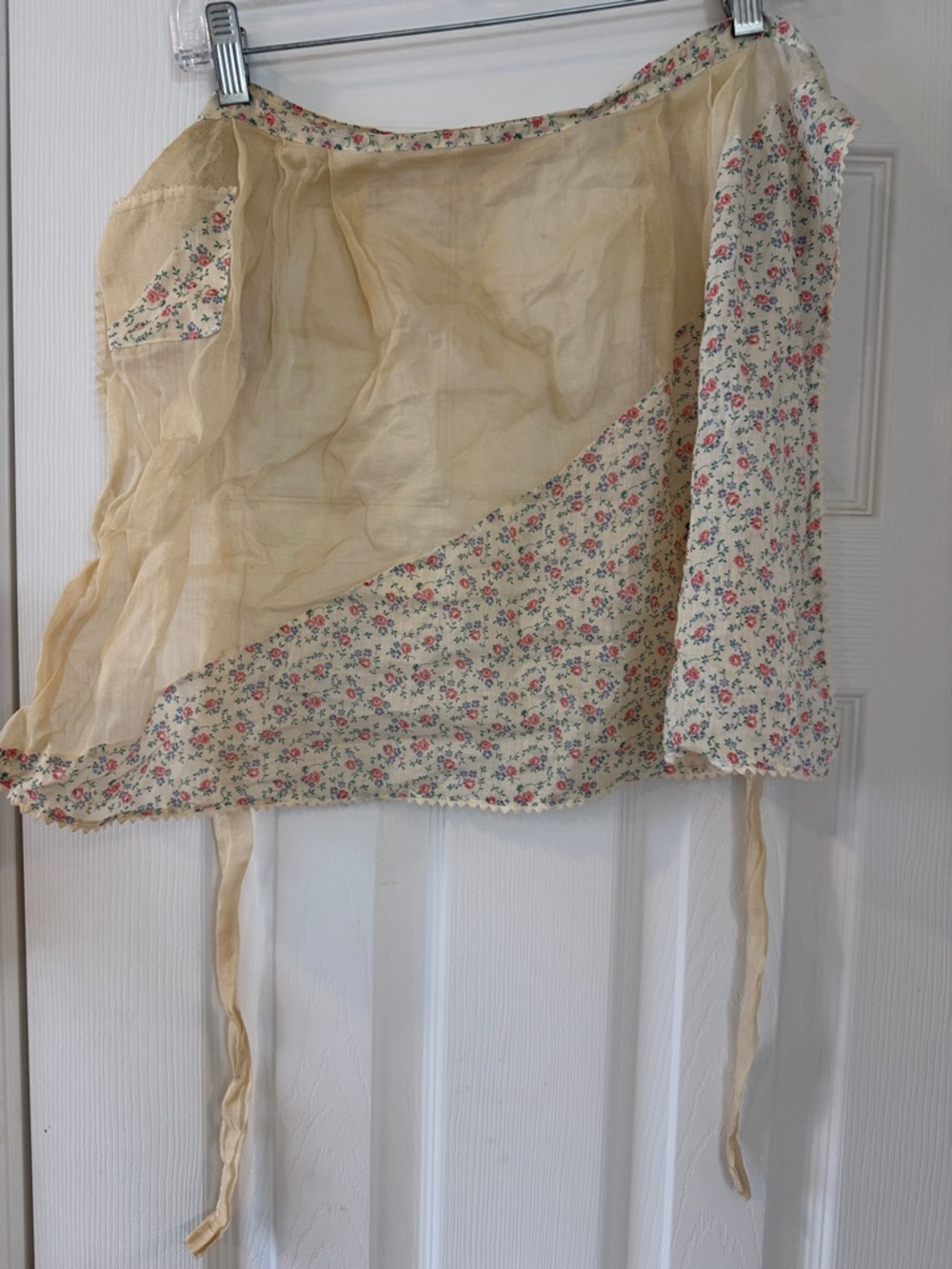 Vintage Floral Apron with Cream Lining & Pocket
